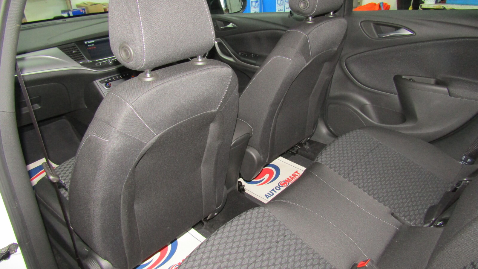 Vauxhall Astra 1.5 Turbo D Business Edition Nav Auto Euro 6 (s/s) 5dr - Image 11