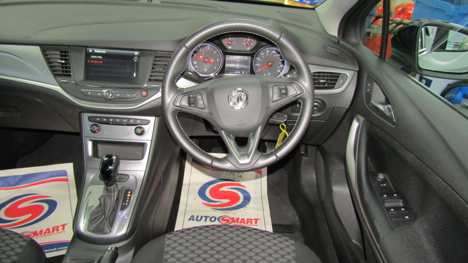 Vauxhall Astra 1.5 Turbo D Business Edition Nav Auto Euro 6 (s/s) 5dr - Image 18