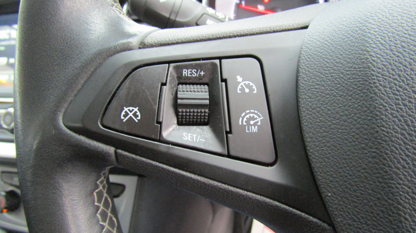 Vauxhall Astra 1.5 Turbo D Business Edition Nav Auto Euro 6 (s/s) 5dr - Image 30