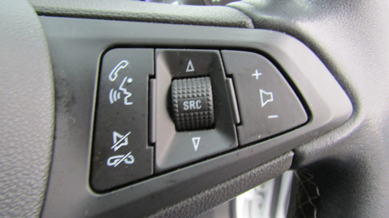 Vauxhall Astra 1.5 Turbo D Business Edition Nav Auto Euro 6 (s/s) 5dr - Image 31