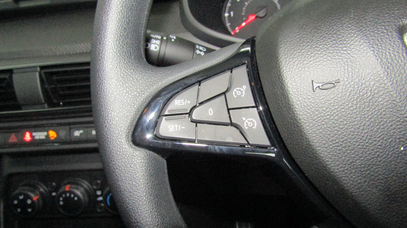 Dacia Sandero 1.0 TCe Essential Euro 6 (s/s) 5dr - Image 28