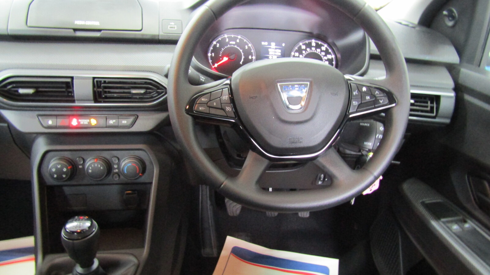 Dacia Sandero 1.0 TCe Essential Euro 6 (s/s) 5dr - Image 18