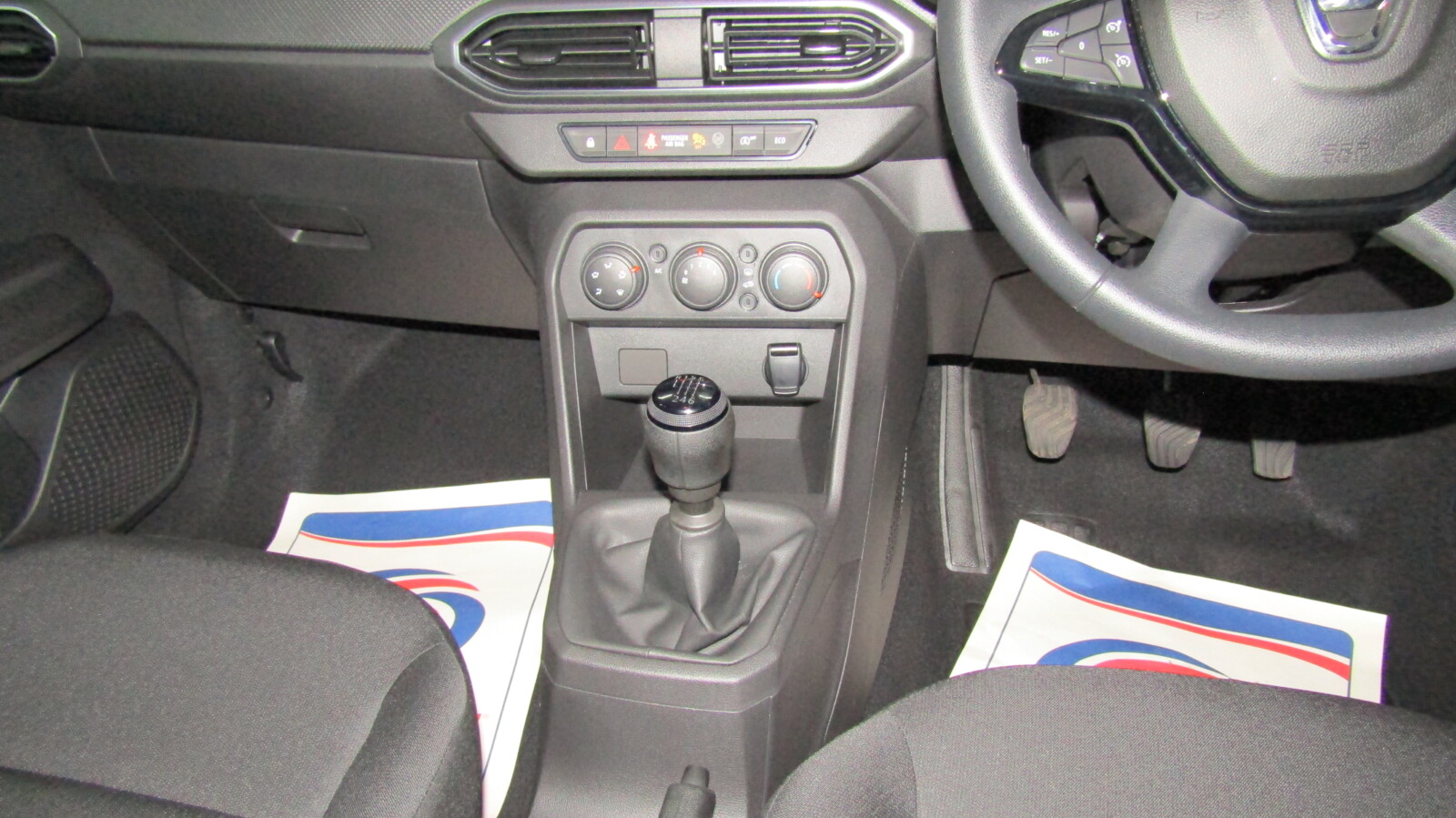 Dacia Sandero 1.0 TCe Essential Euro 6 (s/s) 5dr - Image 19