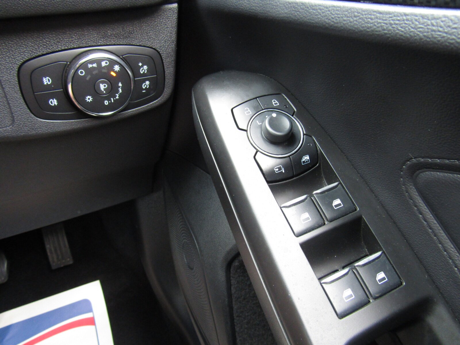 Ford Focus 1.0T EcoBoost MHEV ST-Line Euro 6 (s/s) 5dr - Image 19
