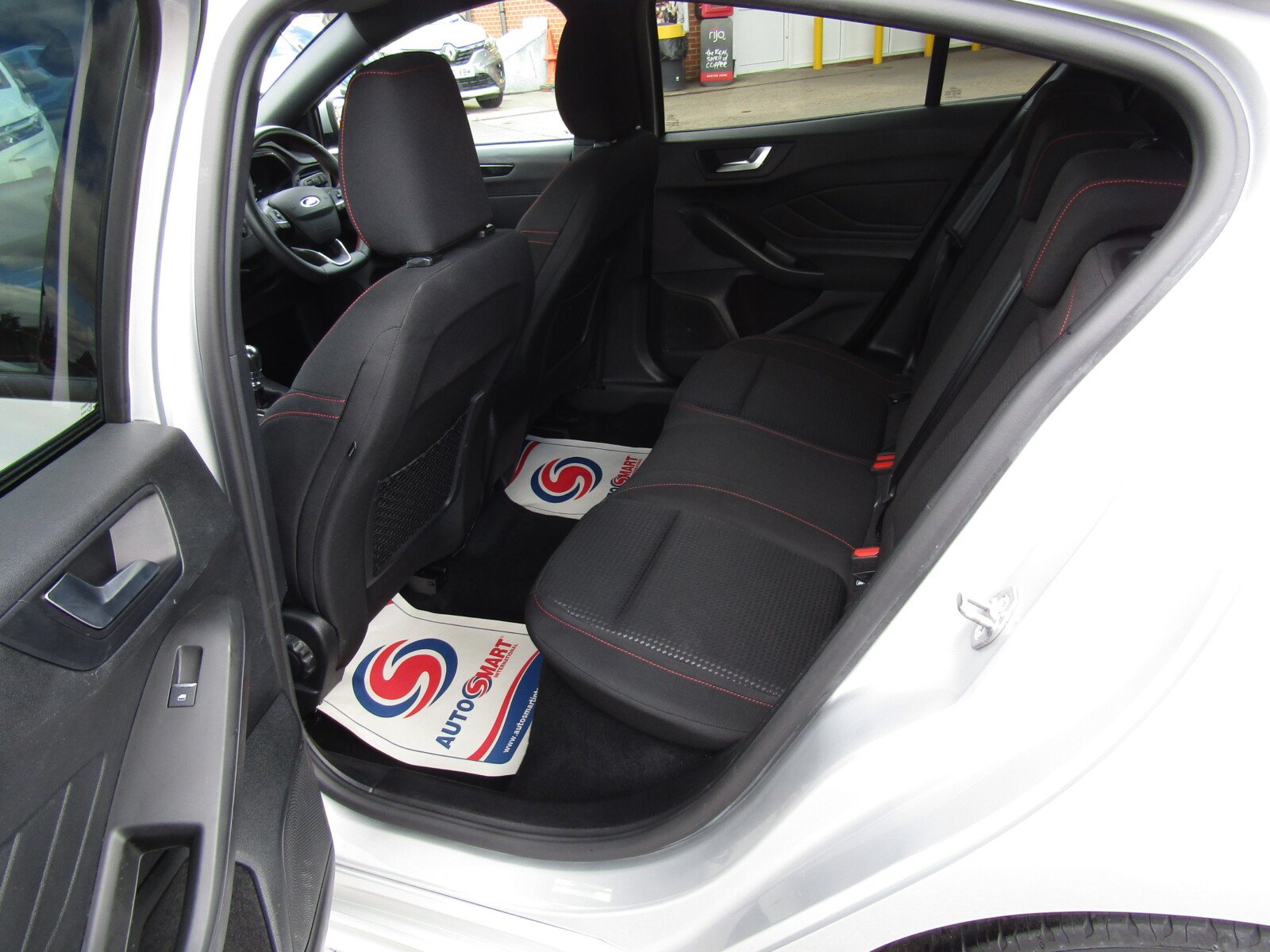 Ford Focus 1.0T EcoBoost MHEV ST-Line Euro 6 (s/s) 5dr - Image 25