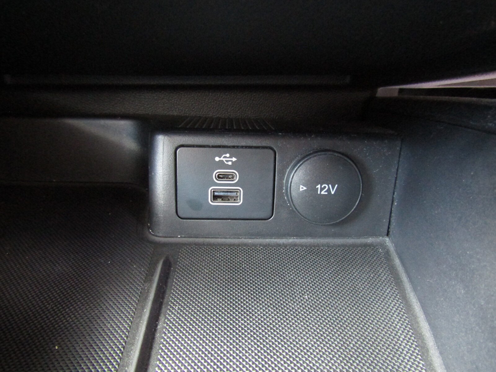 Ford Focus 1.0T EcoBoost MHEV ST-Line Euro 6 (s/s) 5dr - Image 12