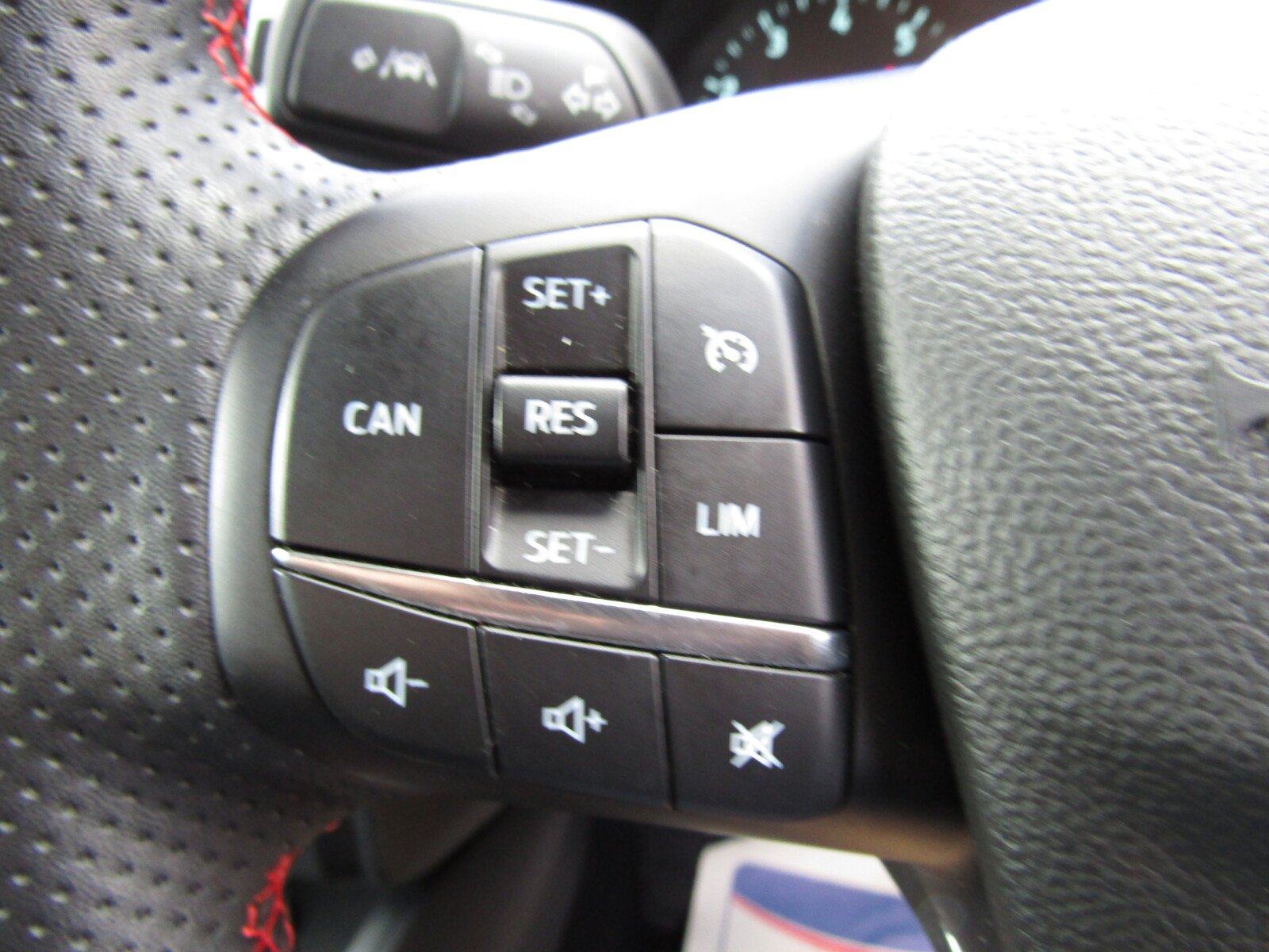 Ford Focus 1.0T EcoBoost MHEV ST-Line Euro 6 (s/s) 5dr - Image 17