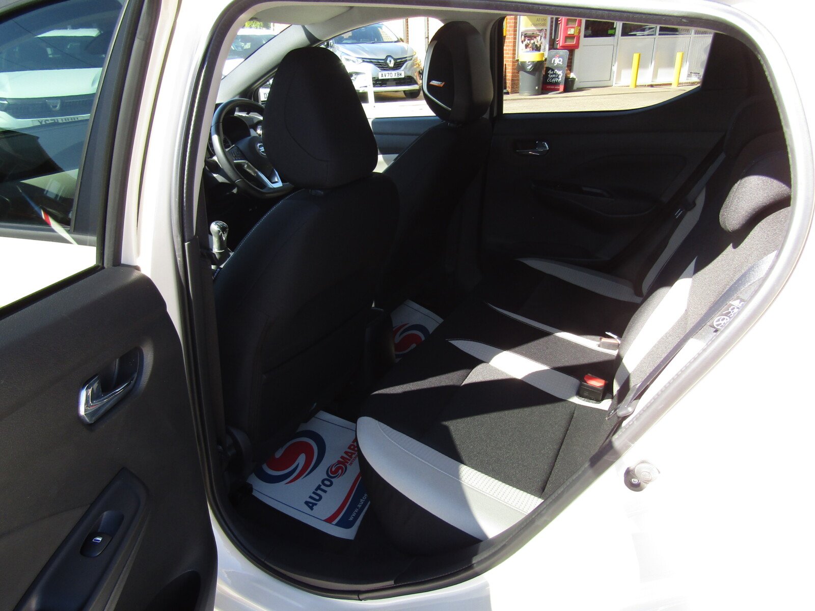 Nissan Micra 1.0 IG-T Tekna Euro 6 (s/s) 5dr - Image 17