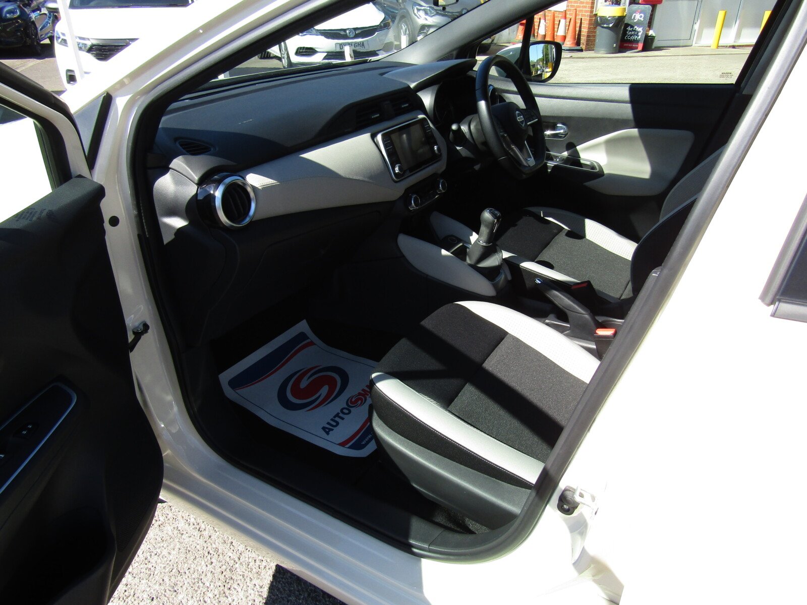 Nissan Micra 1.0 IG-T Tekna Euro 6 (s/s) 5dr - Image 19