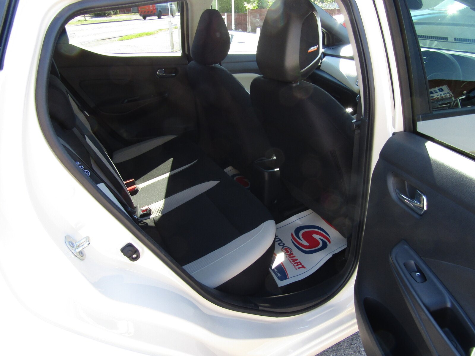 Nissan Micra 1.0 IG-T Tekna Euro 6 (s/s) 5dr - Image 21