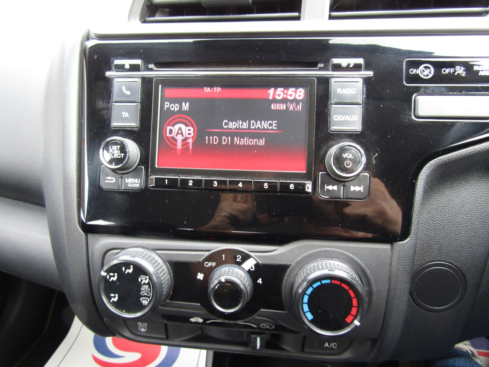 Honda Jazz 1.3 i-VTEC S Euro 6 (s/s) 5dr - Image 25