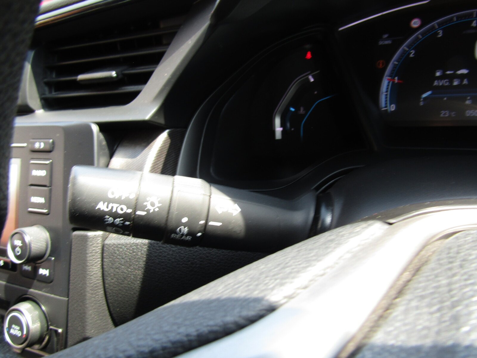 Honda Civic 1.0 VTEC Turbo SE Euro 6 (s/s) 5dr - Image 29