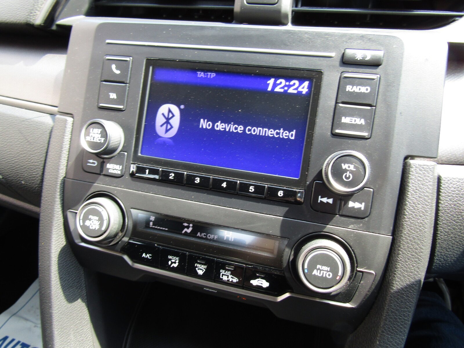 Honda Civic 1.0 VTEC Turbo SE Euro 6 (s/s) 5dr - Image 30