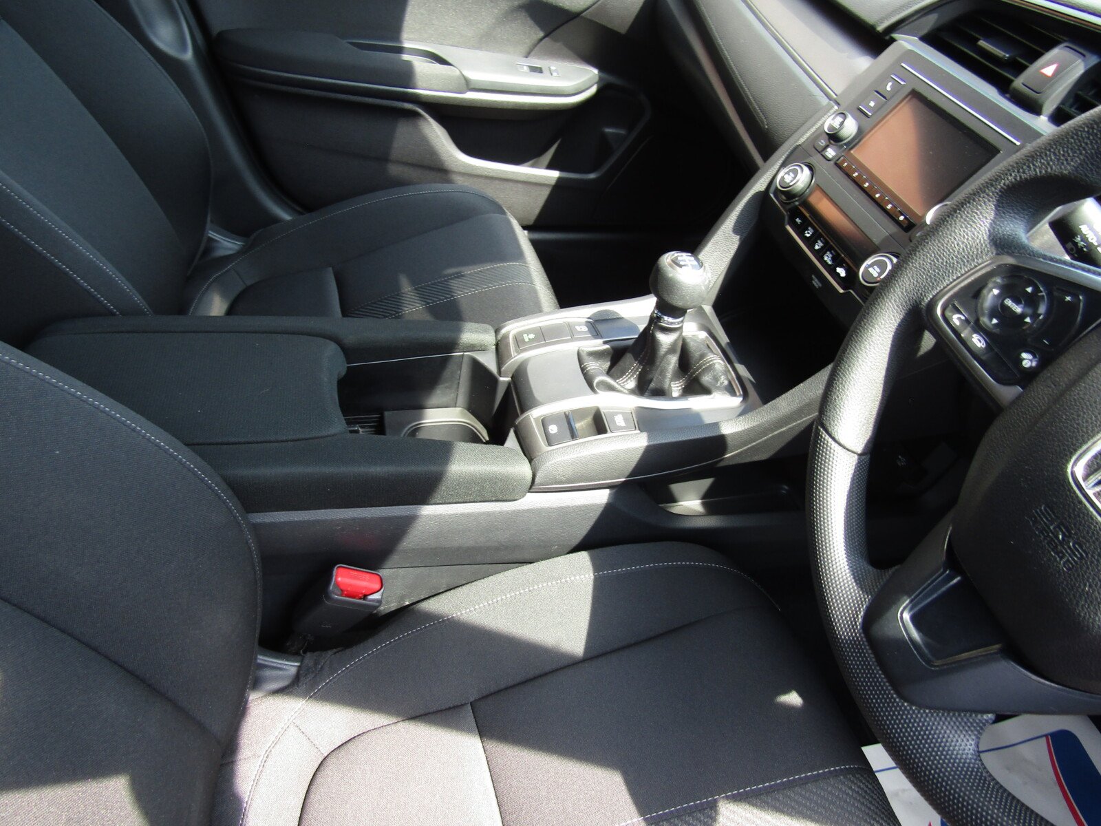Honda Civic 1.0 VTEC Turbo SE Euro 6 (s/s) 5dr - Image 33
