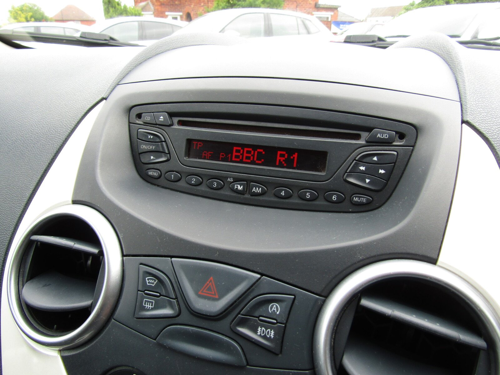 Ford Ka 1.2 Zetec Euro 5 (s/s) 3dr 2012 (62 Reg) - Image 5